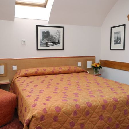 Hotel Hospitel パリ エクステリア 写真